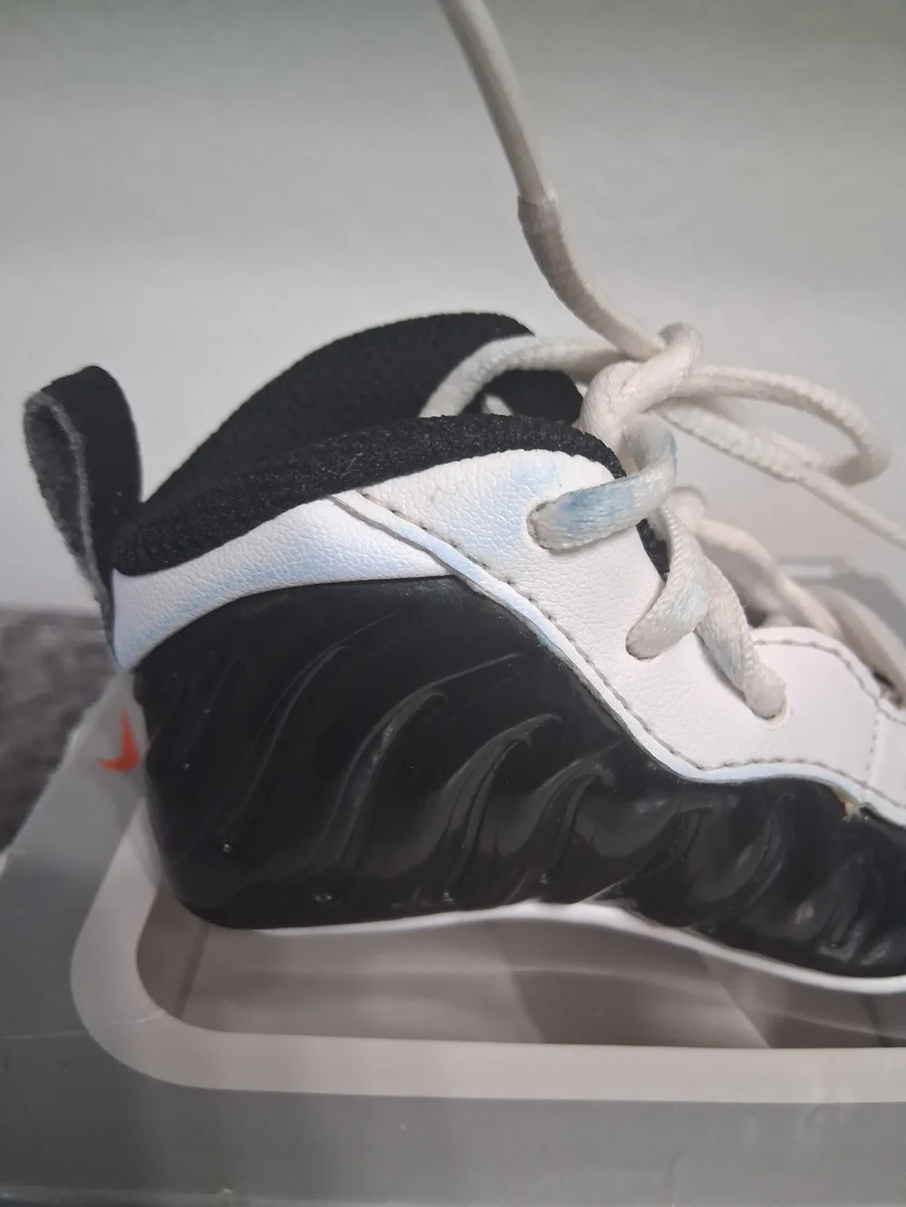 Nike Kids Lil' Posite One Black and White Baby Sneakers Size 2C(wore Once)